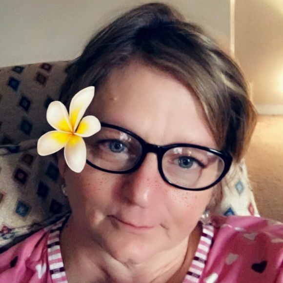 Meet your Posher, Debra - Picture 1 of 1